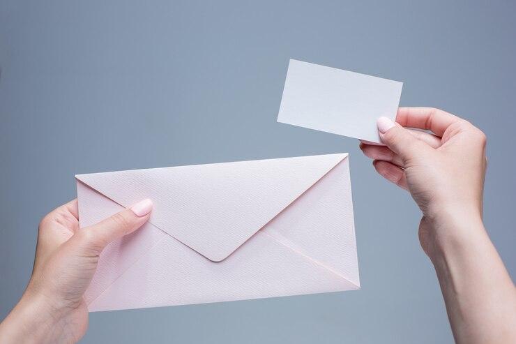 Qual é a diferença entre o envelope Sedex e o envelope dos Correios? Entenda as características e vantagens!